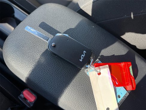 Certified 2022 Kia Forte LXS w/ LXS Technology Package image 31