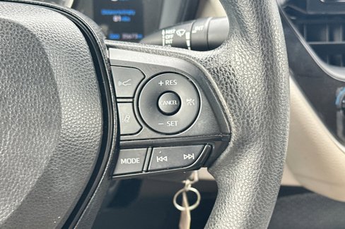 Used 2022 Toyota Corolla LE image 29