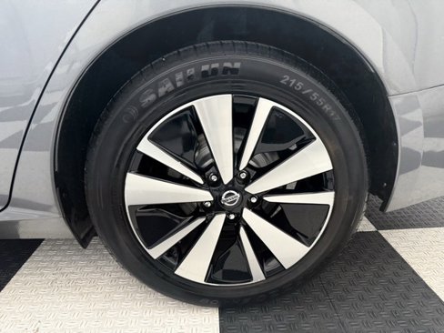 Used 2023 Nissan Sentra SV image 9