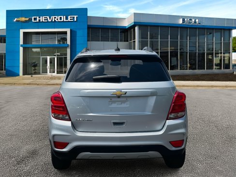 Used 2022 Chevrolet Trax LT w/ LT Convenience Package image 6