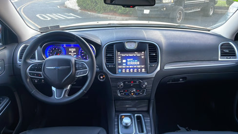 Used 2018 Chrysler 300 Touring image 32