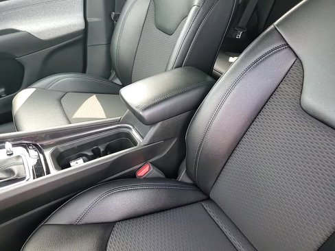Used 2024 Jeep Compass Latitude w/ Altitude Special Edition image 19