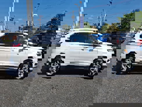 Certified 2022 Ford Edge SEL w/ Convenience Package image 8