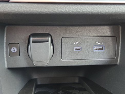 Certified 2025 Nissan Versa SR w/ Trunk Package image 26