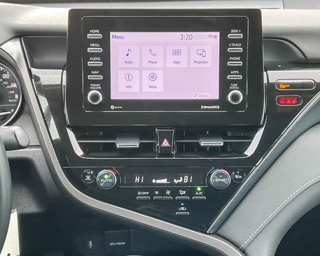 Used 2022 Toyota Camry SE image 12