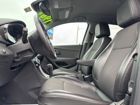 Used 2022 Chevrolet Trax LT w/ Sport Edition image 16