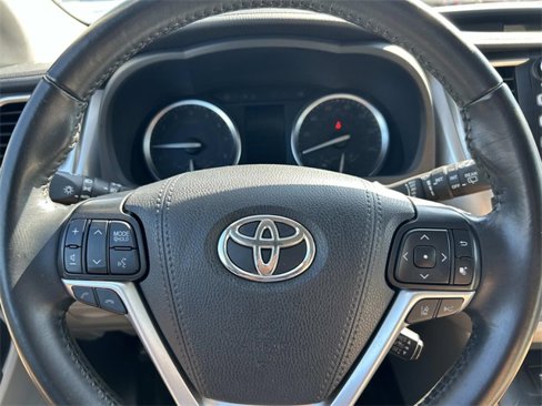 Used 2019 Toyota Highlander XLE image 30