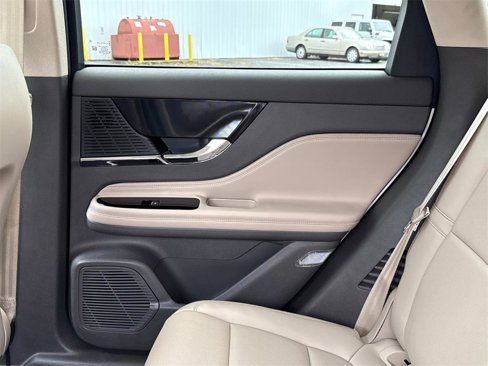 Used 2022 Lincoln Corsair Reserve image 13