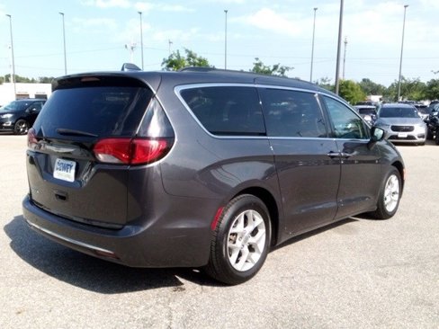 Used 2018 Chrysler Pacifica Touring Plus w/ Tire & Wheel Group image 5