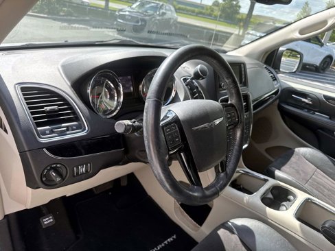 Used 2015 Chrysler Town & Country Limited w/ Trailer Tow Group image 12