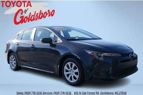 Used 2025 Toyota Corolla LE image 1