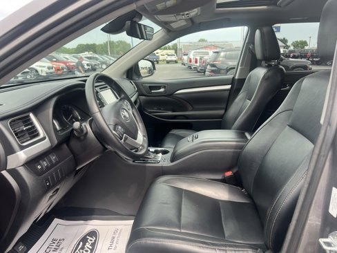 Used 2018 Toyota Highlander XLE image 14