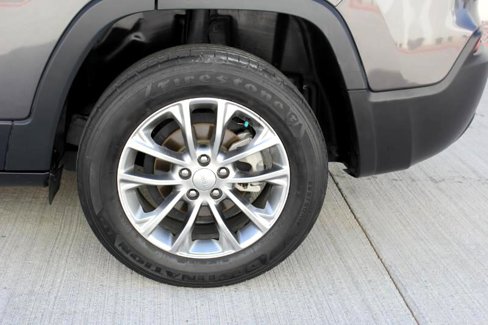 Used 2021 Jeep Cherokee Latitude Plus image 38