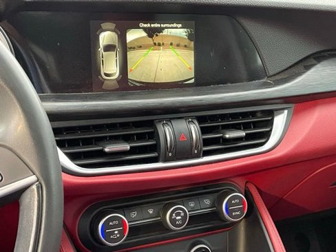 Used 2019 Alfa Romeo Stelvio image 18