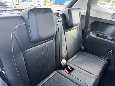 Certified 2022 Volkswagen Tiguan SE image 9