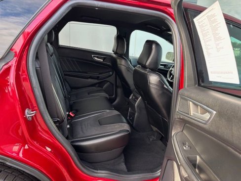 Used 2021 Ford Edge ST image 12