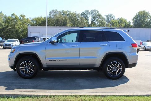 Used 2019 Jeep Grand Cherokee Limited w/ Luxury Group II image 2