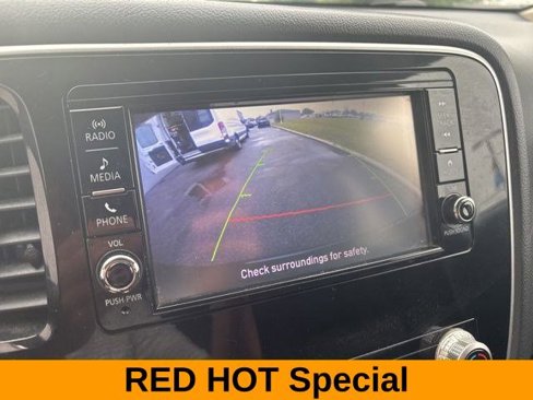 Used 2020 Mitsubishi Outlander ES image 21