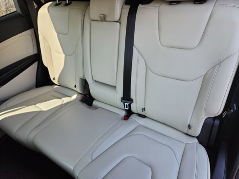 Used 2019 Ford Edge Titanium image 26