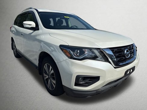 Used 2019 Nissan Pathfinder SV image 1