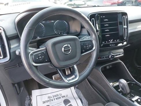 Used 2021 Volvo XC40 T4 R-Design w/ Climate Package image 18