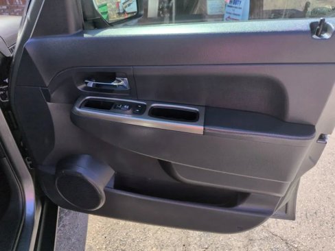 Used 2012 Jeep Liberty Limited Jet w/ Comfort/Convenience Group image 13