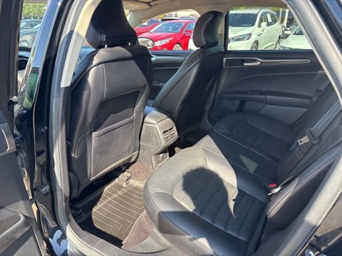 Used 2017 Ford Fusion SE w/ Fusion SE Technology Package image 17