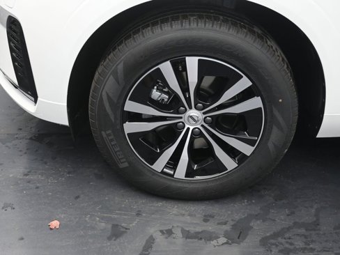 New 2025 Volvo XC60 B5 Core w/ Climate Package image 9