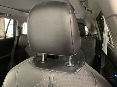 Used 2020 Toyota Highlander Platinum image 12