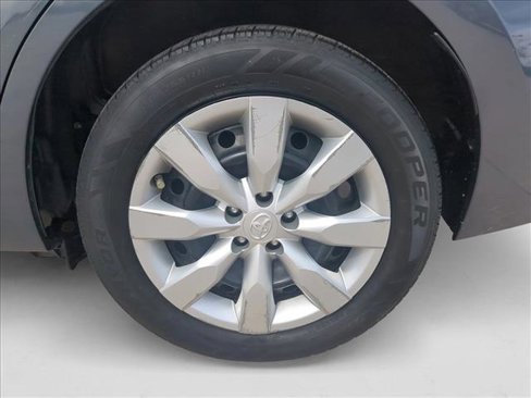 Used 2015 Toyota Corolla LE image 24