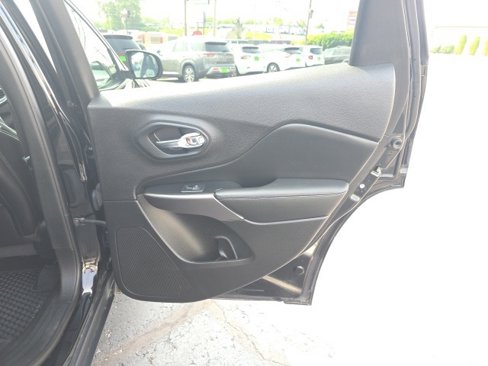 Used 2019 Jeep Cherokee Latitude Plus w/ Comfort/Convenience Group image 43