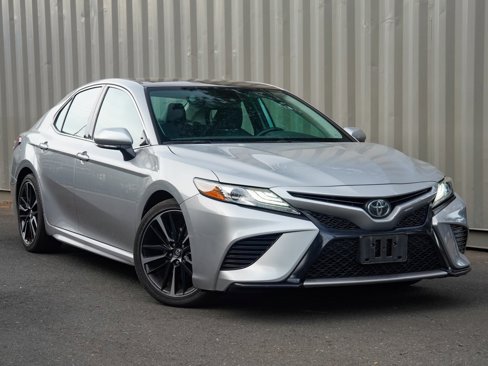 Used 2019 Toyota Camry XSE image 1