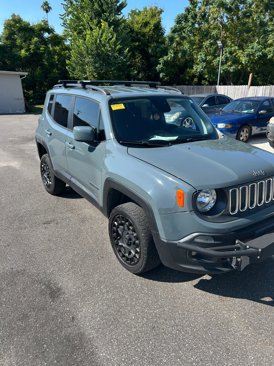 Used 2018 Jeep Renegade Latitude image 3