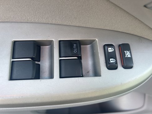 Used 2013 Toyota Corolla LE image 26