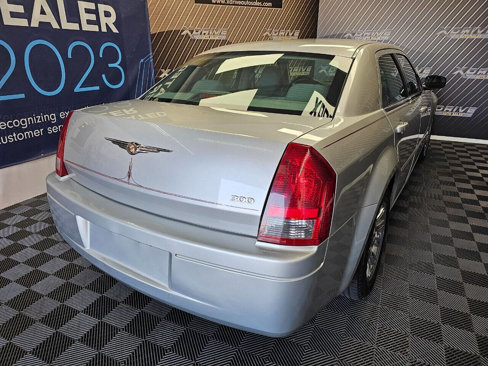 Used 2007 Chrysler 300 image 16