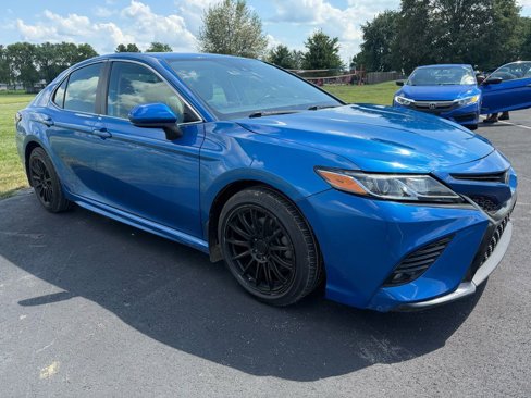 Used 2019 Toyota Camry SE image 3