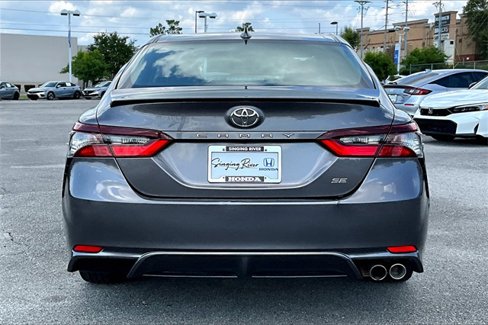 Used 2022 Toyota Camry SE image 4