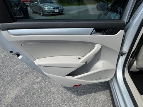 Used 2013 Volkswagen Passat TDI SE image 30