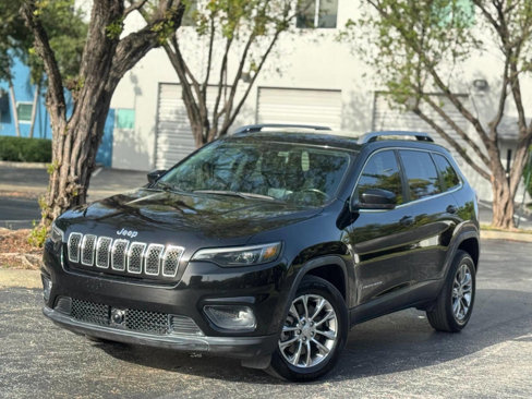 Used 2021 Jeep Cherokee Latitude Plus image 2