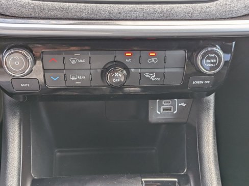 Used 2023 Jeep Compass Latitude image 20