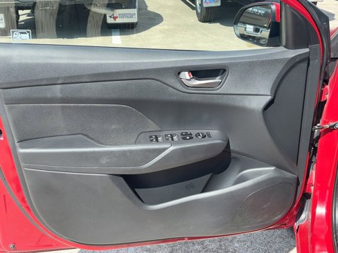 Used 2021 Hyundai Accent SE image 12