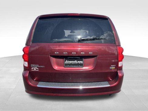 Used 2019 Dodge Grand Caravan SXT image 6