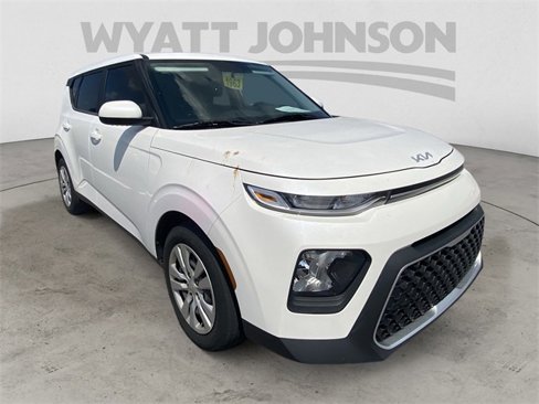 Used 2022 Kia Soul LX image 13