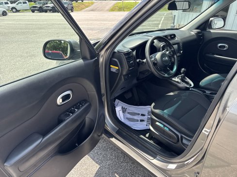 Used 2019 Kia Soul + image 9
