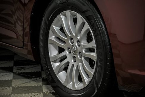 Used 2015 Toyota Sienna XLE image 3