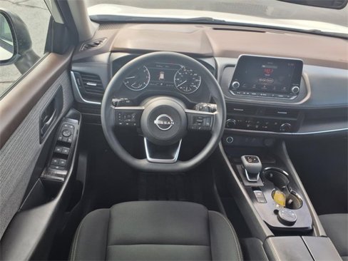Used 2023 Nissan Rogue S image 3
