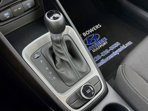 Certified 2025 Hyundai Venue SEL image 16