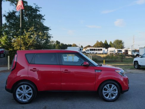 Used 2016 Kia Soul + image 4