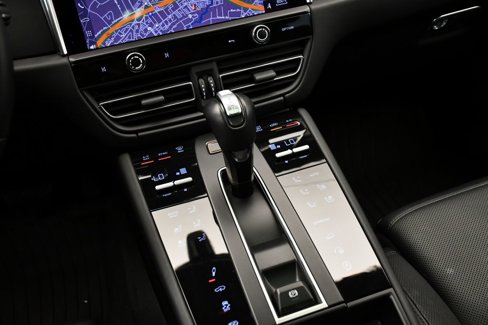 Certified 2023 Porsche Macan GTS image 31