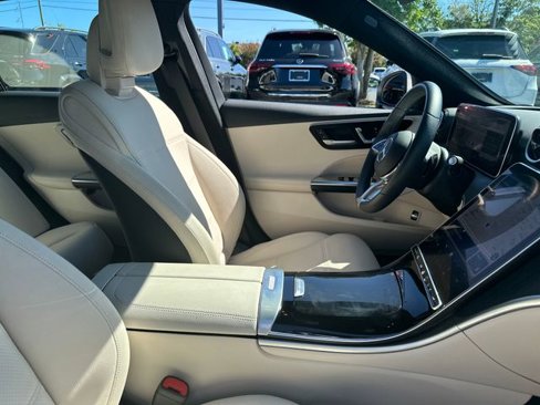 Used 2025 Mercedes-Benz C 300 Sedan image 32
